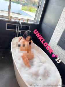 I would have loved to fuck in this tub with a good man unlock to see