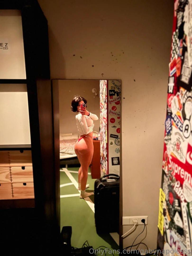 Solita en mi habitacion acompa ame esta noche alone in my room join me 