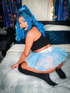 I wonder whats under there