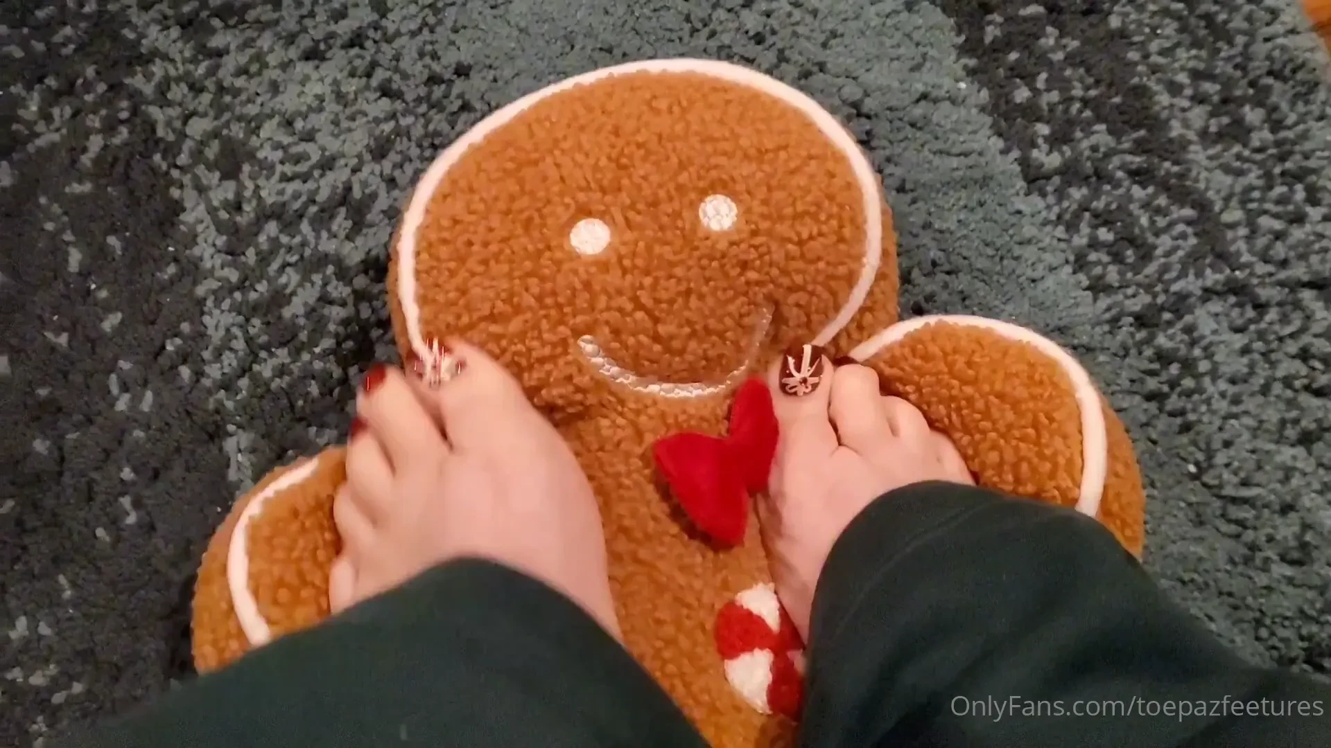 Season feetings whole clip of my toes and feet enjoying this sweet 