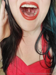 Tapes you to mirror there now you can compliment me while i get ready part 1