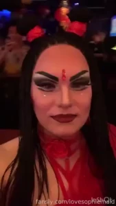 Madame lydia took me on a trip now we are in bangkok it s very warm