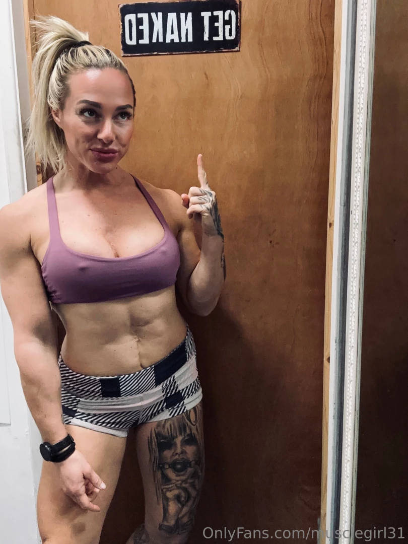 Sunday sweat session done im feeling horny who wants some sunday 