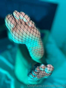 Can i do a footjob puedo darte una paja con los pies