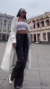 To be honest i have never met a girl with the same figure long stature