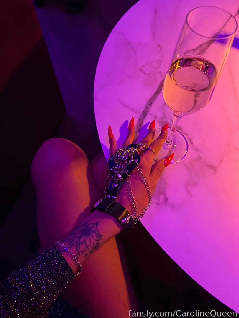 Buy lady a drink babe fyp boobs fakeboobs skinny bigass fakeass arab 