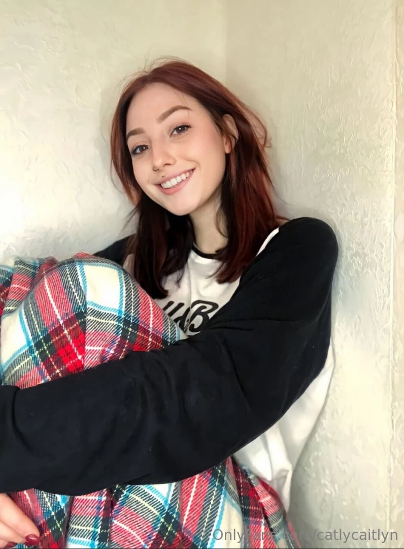 Coraline_sexy her coraline_sexy mouth and pussy is soaking wet and hot part 6 