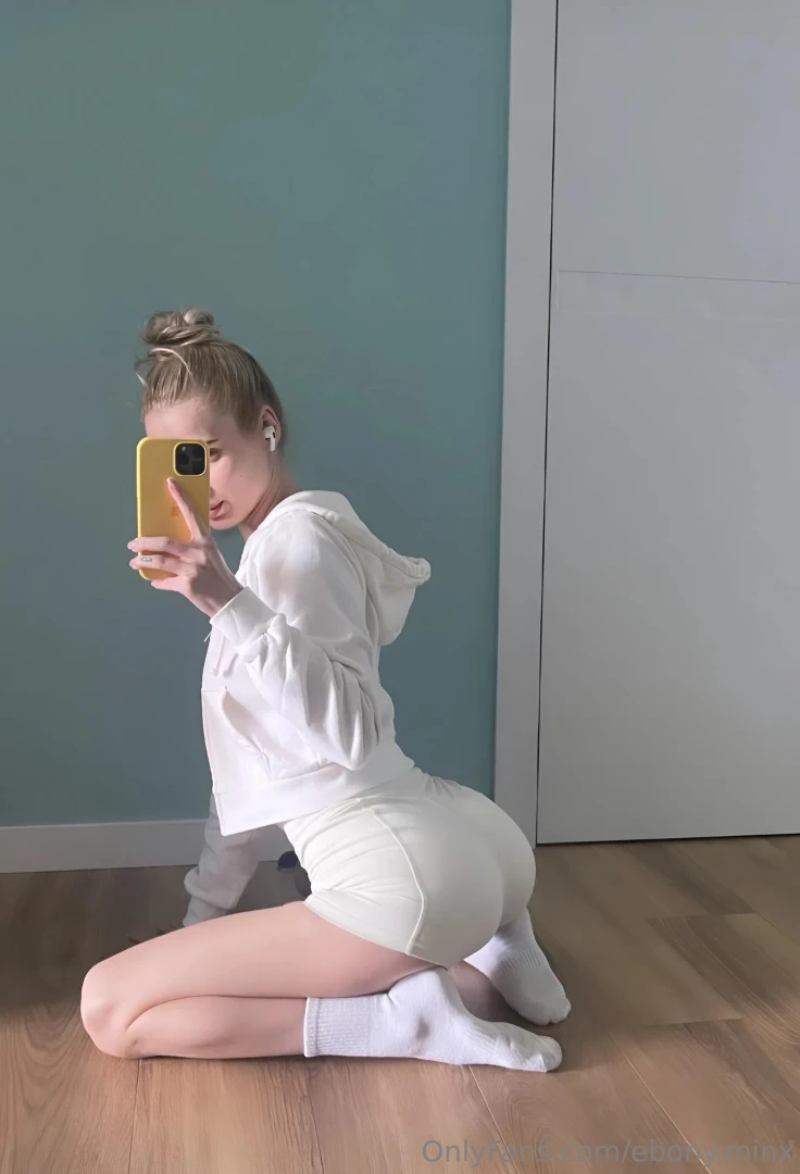 Hello i m sylvia sylwia_laly i m 20 and between lectures i love part 309 