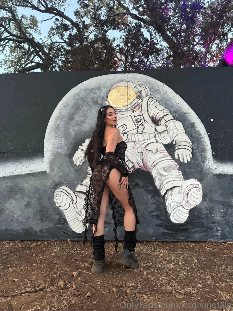 A little commotion for the dress part 4 