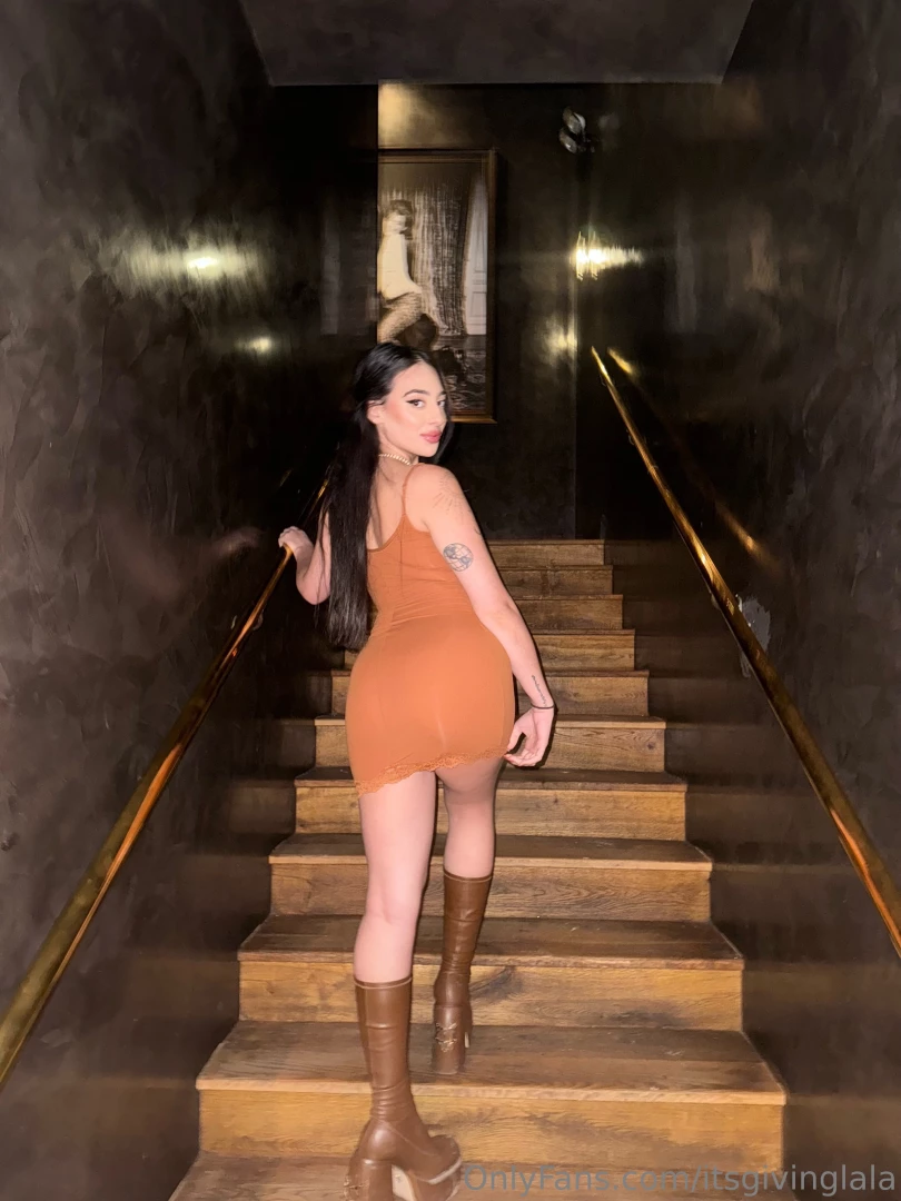 A moment for the dress part 2 