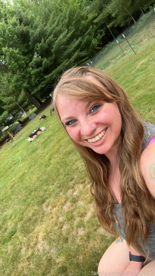 Enjoying the beautiful day love this being my backyard would enjoy it 