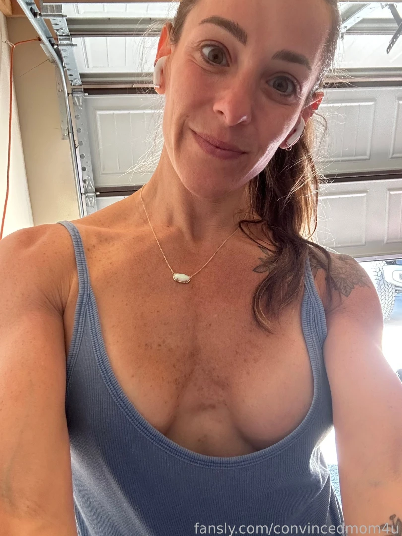 No bra run wednesday forgot i had no bra on oh well lol milf mom 