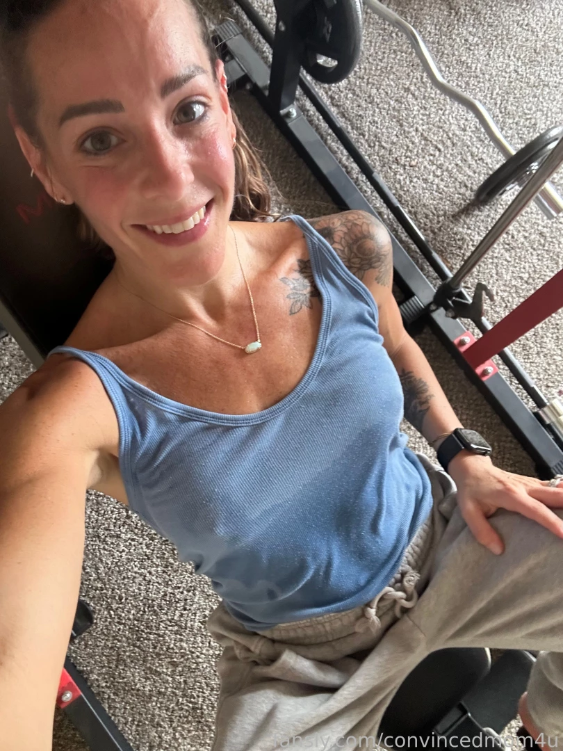 Helllooo happy monday got a little sweaty today 