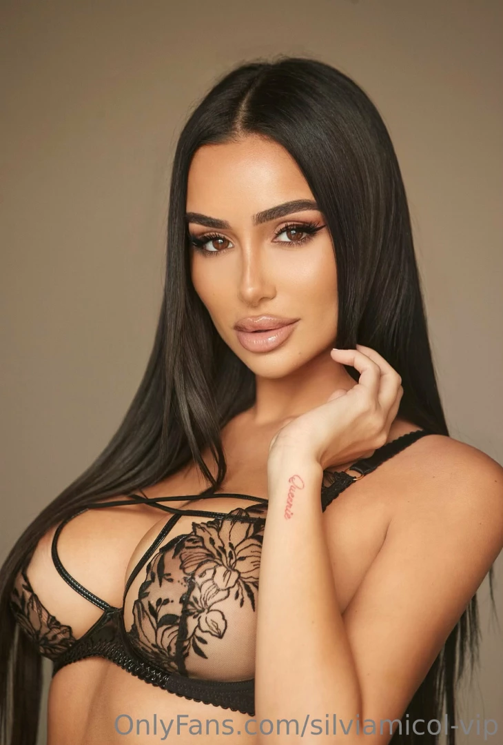 Please tell me i m on your wishlist this year 