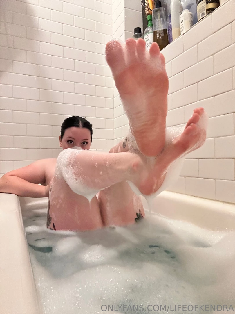 Spa day at home ignore the face mask i m beautifying 