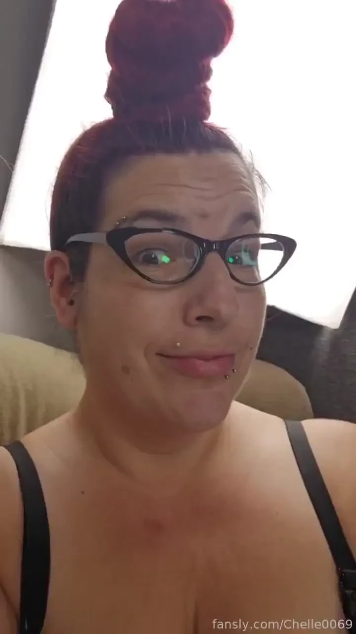 The mombun is serious business today - at least my cleavage looks 