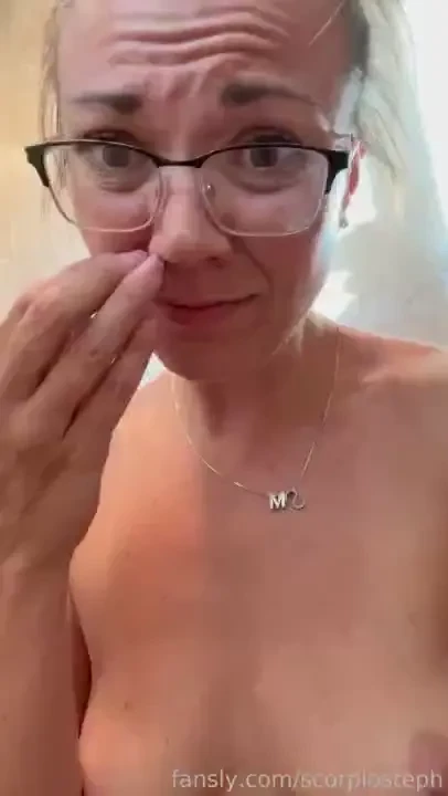 I ve been holdingpee for a little and then i put in the plug and it part 2 