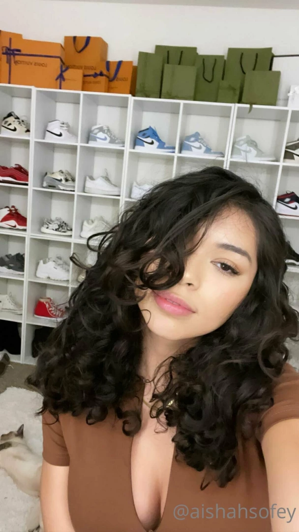 Are you as obsessed with me as i am with sneakers 