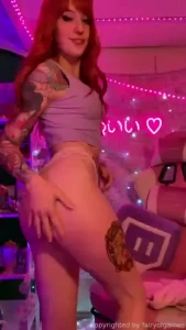 I love teasing you with my ass jiggling it and moving my hips taunting