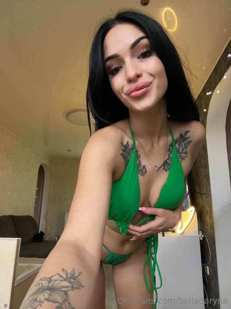 Petit teasing en maillot un corps croquer une langue taquine tu tiens part 1 