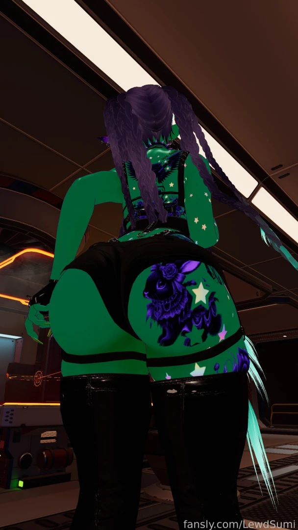 Live now this cute extraterrestrial welcomes you to her crew 3 lets 