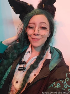 Hi hi i m going live today again on fansly at x3 expo this time we re