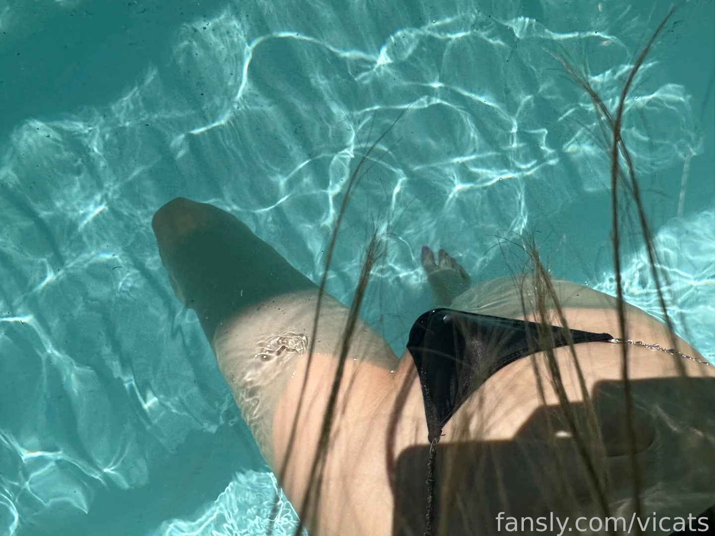 Do you know how a kisses by the pool ends mmiilap 