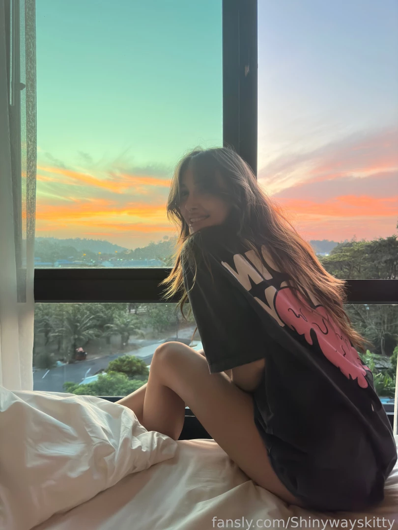 Tbh im the hottest girl here look at my sensitive lips my luscious 