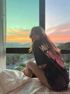 Tbh im the hottest girl here look at my sensitive lips my luscious