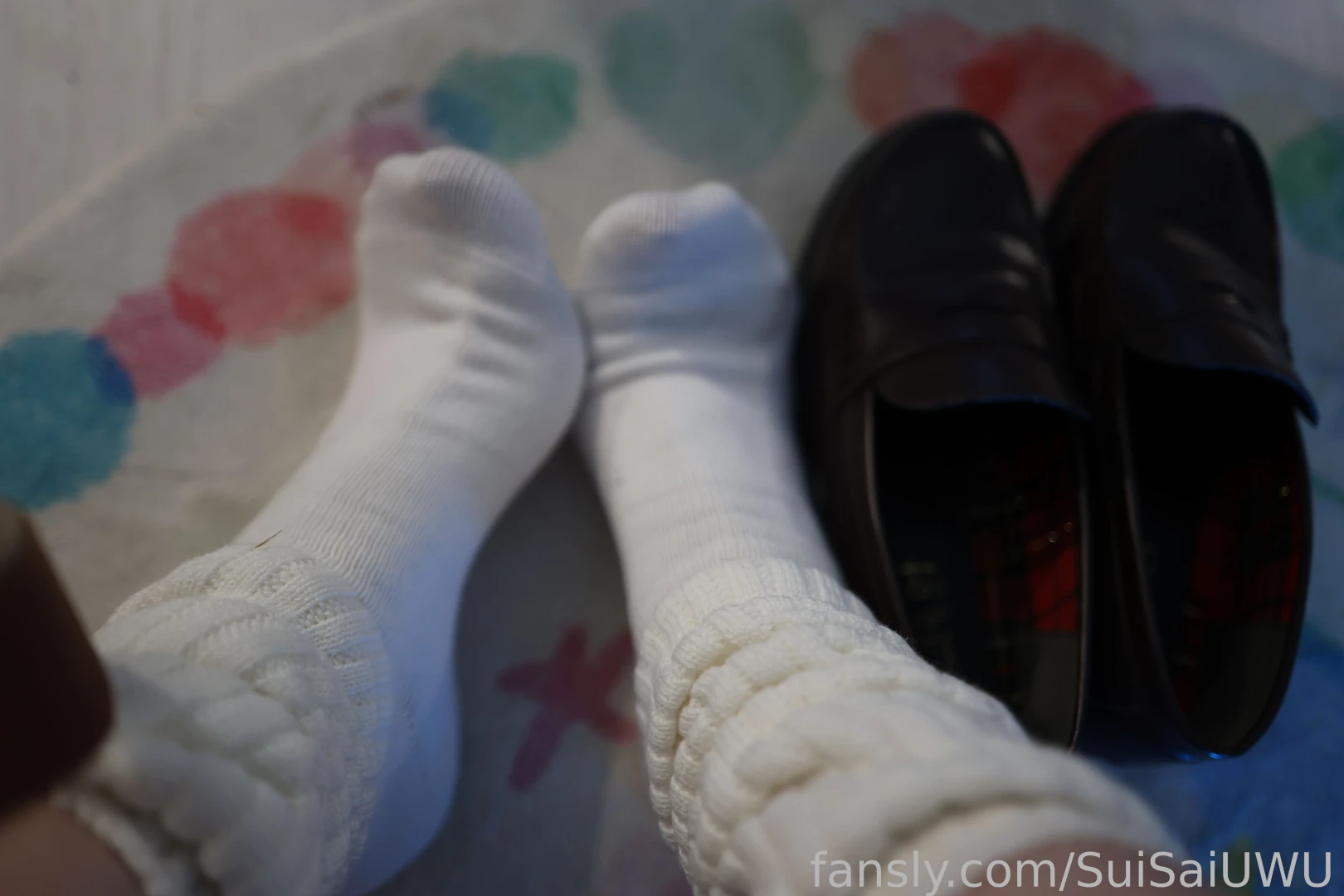 Paws paws - small bare legs 