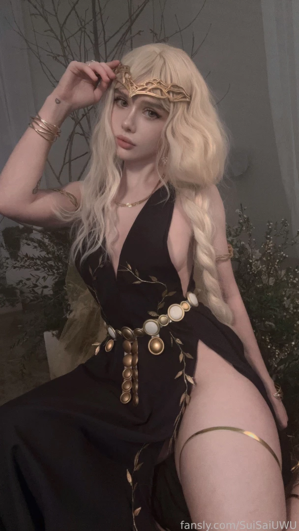 Marika from elden ring little mobile set 