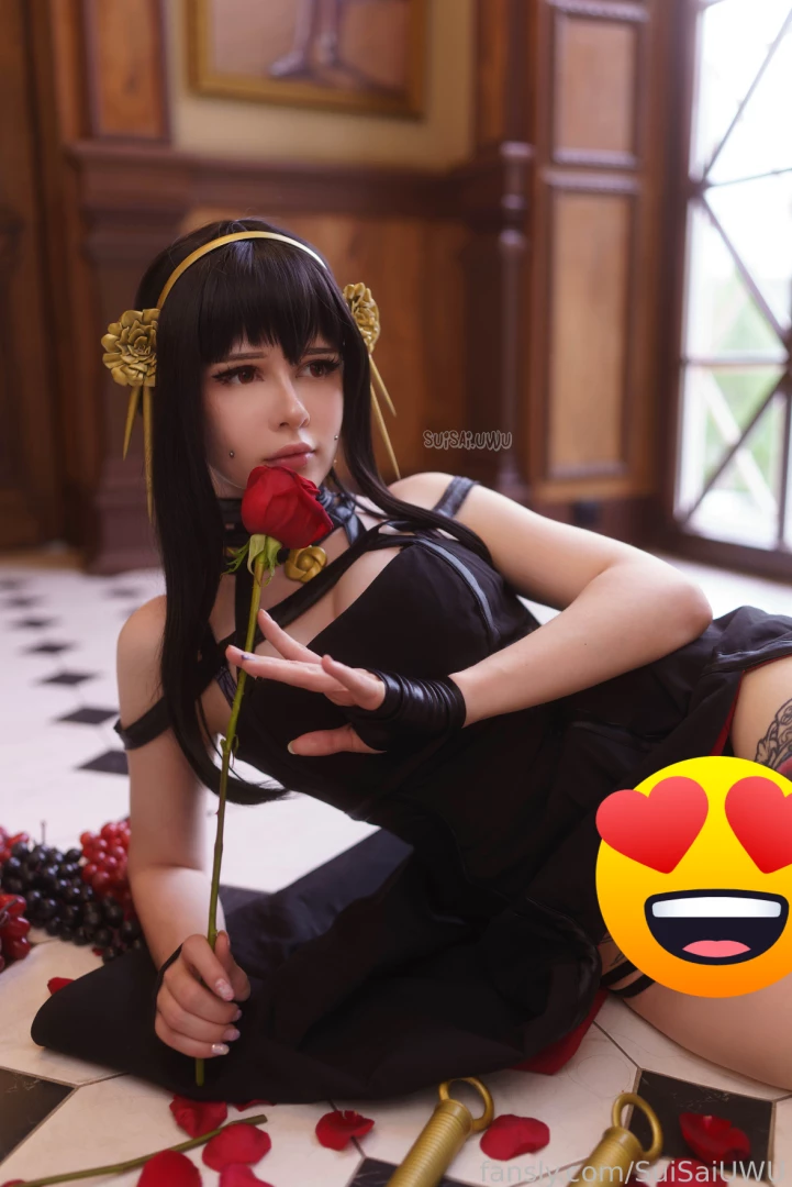 Beautiful as rose petals and an incredible killer get this set to 