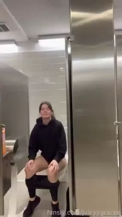 Oh the things i do in public toilets pee peeplay publicpee pussy 