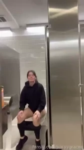 Oh the things i do in public toilets pee peeplay publicpee pussy