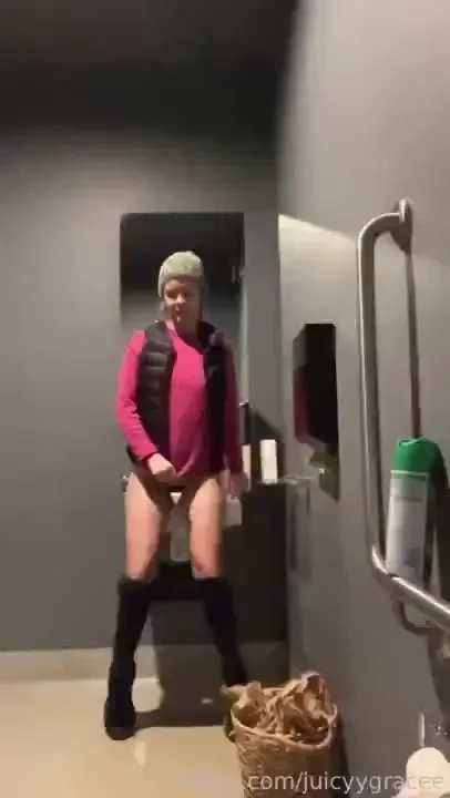 Bopping hopping around and leaving my mark post hike pee piss peeplay 