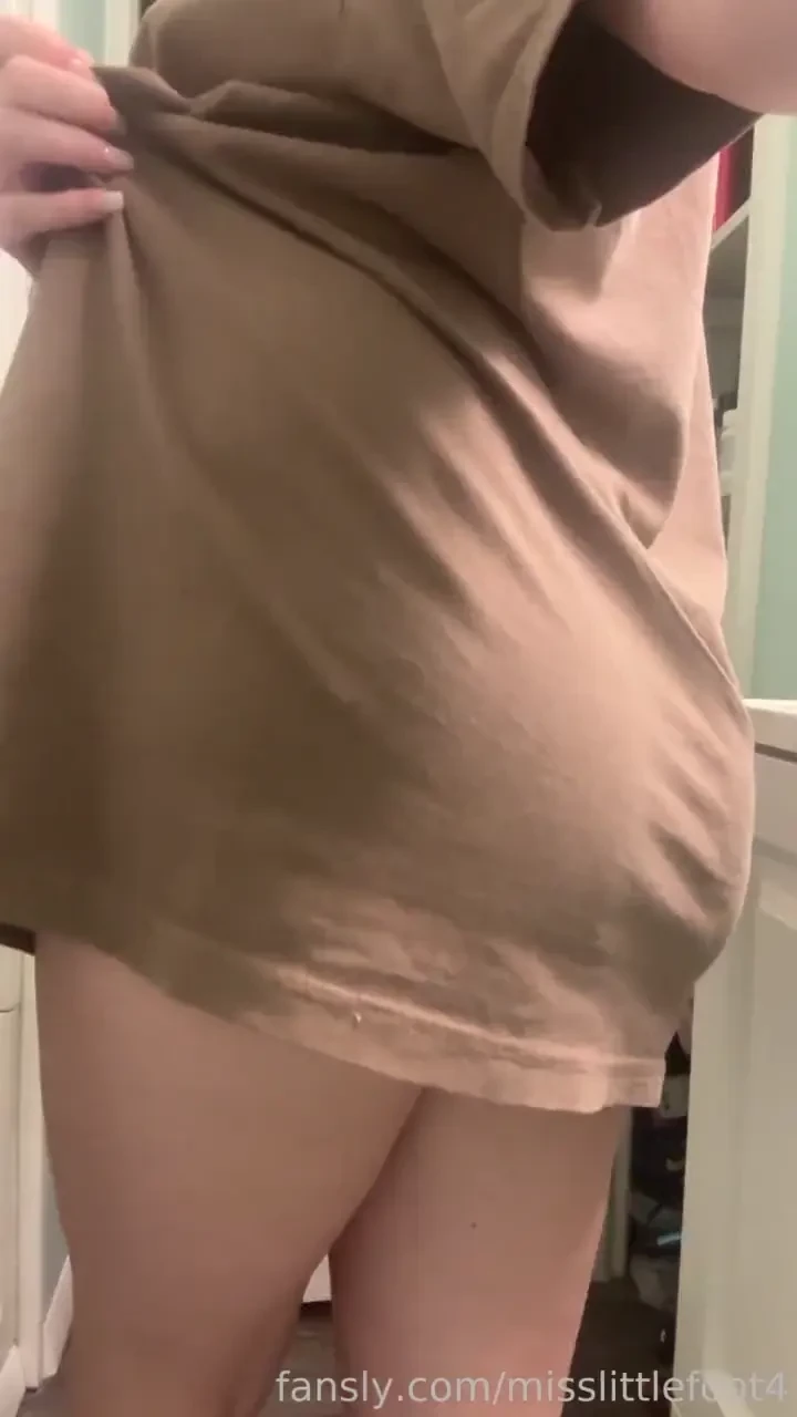 Do i look cute in this oversized tshirt fyp bigass thick curvy latina 