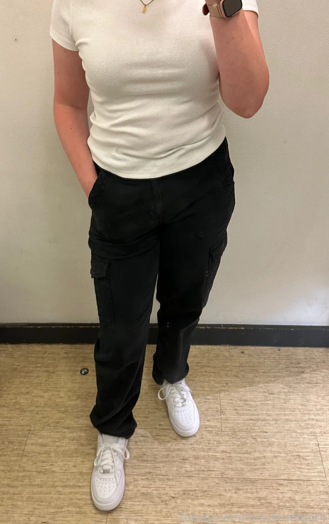 Just a casual look for today something simple some cargo pants a white 