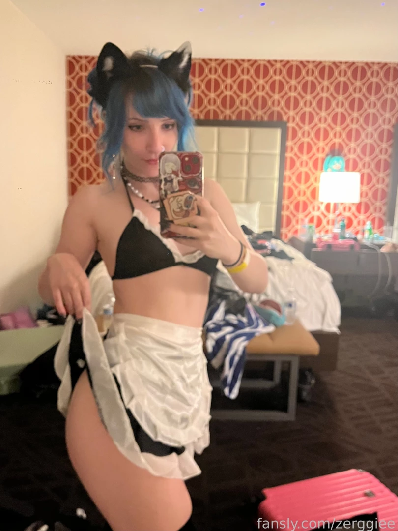 Wore my little kitty maid fit for a bit in vegas at a friends party 