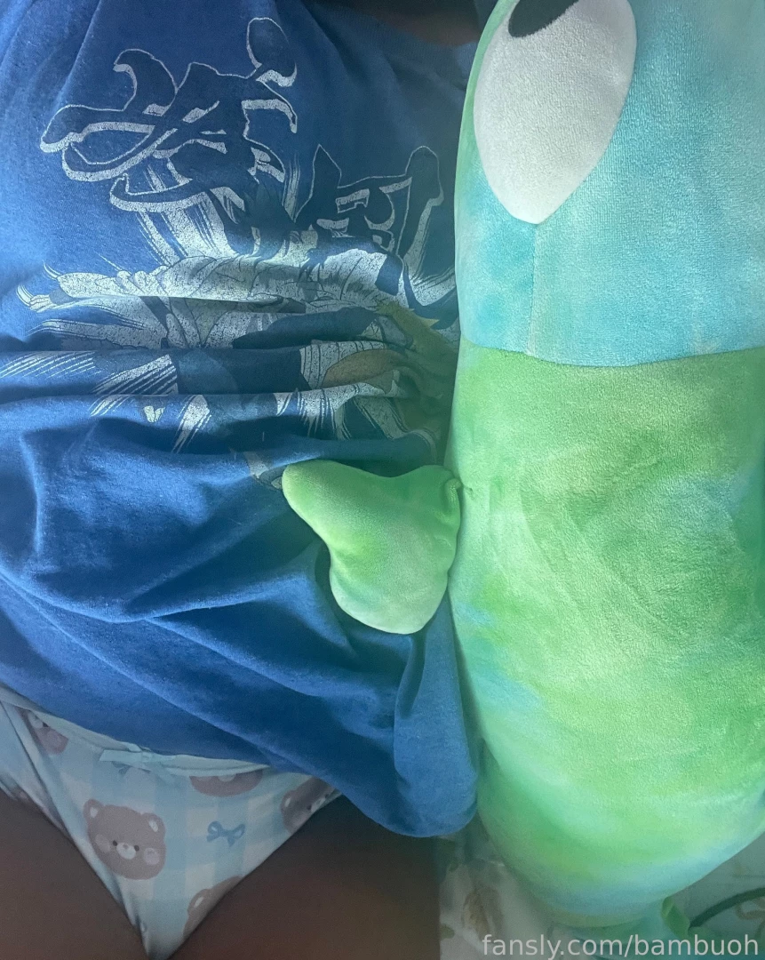 Waaaaa thanku for 300 i was snuggling with gigi and i thought to take 