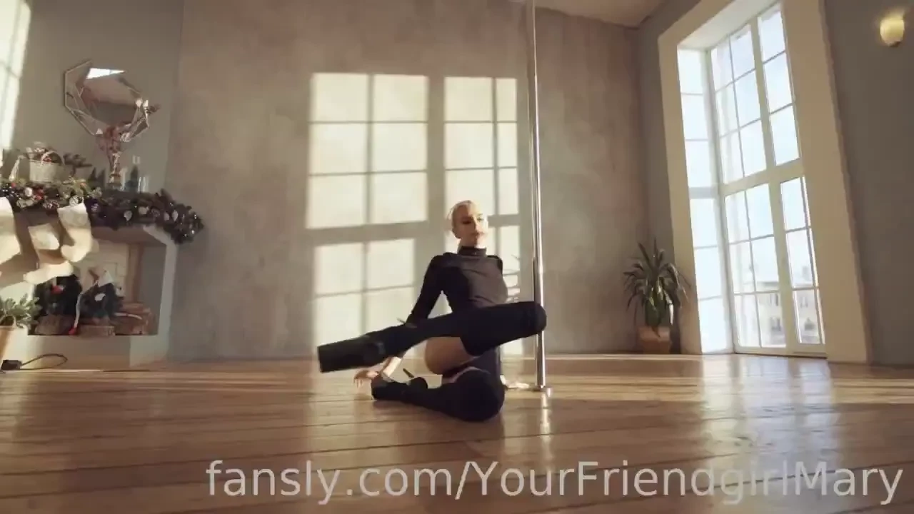 I m spinning and twirling all for your attention fyp blonde skinny 