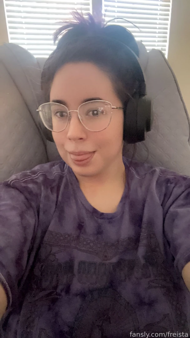 I felt cute today so you get blurry selfies 