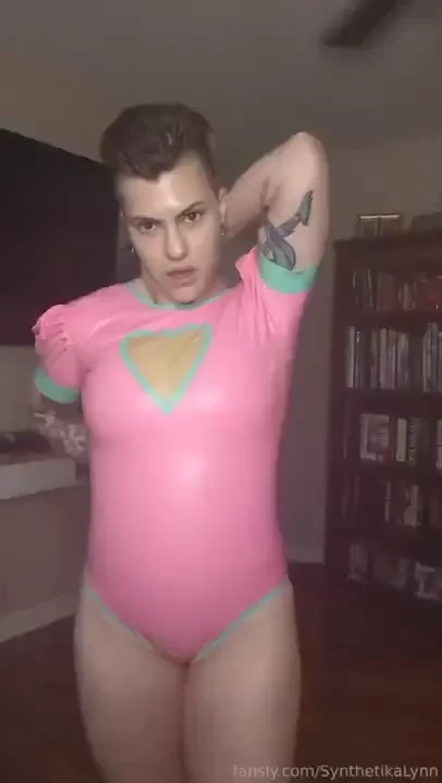 Watch me take off this latex musclegirl muscularwoman fitgirl hardbody 