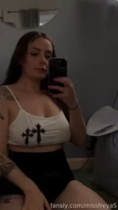 I feel like getting extra dirty this weekend wanna watch gothgirl