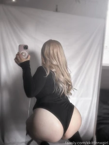 Blonde hair w dark clothes gt gt gt part 2