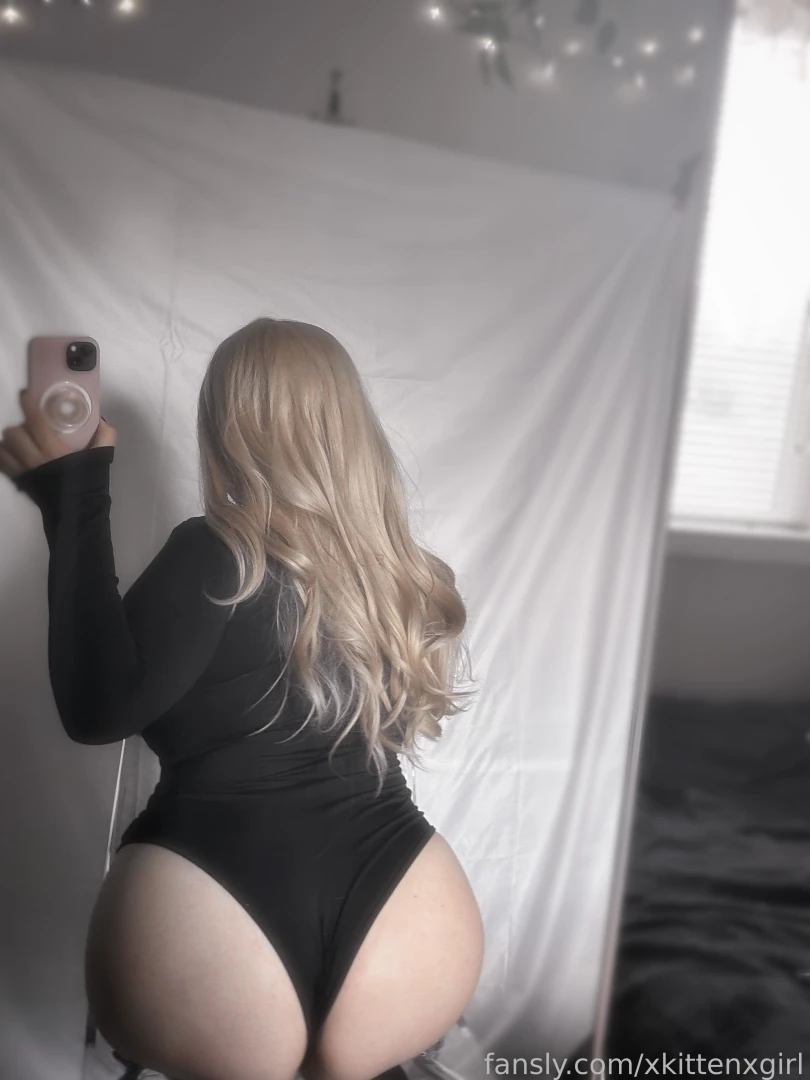 Blonde hair w dark clothes gt gt gt part 1 