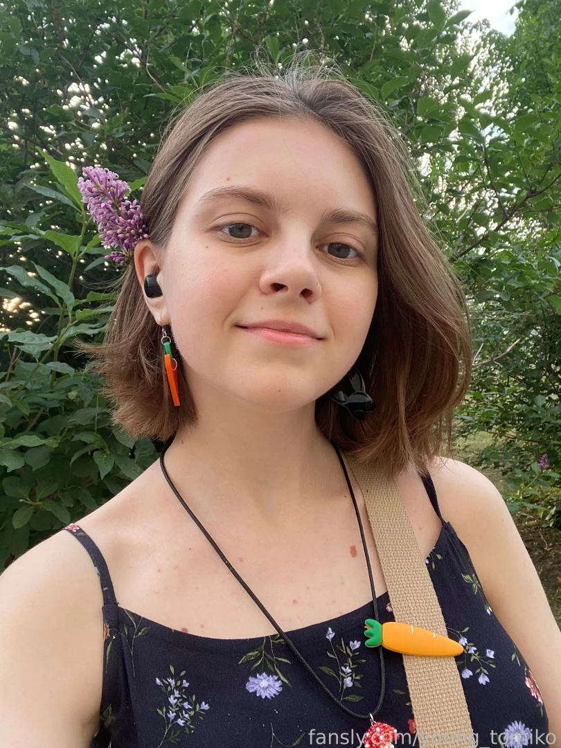 Hey get new earrings does it suit me teen young babygirl 19 babyface 