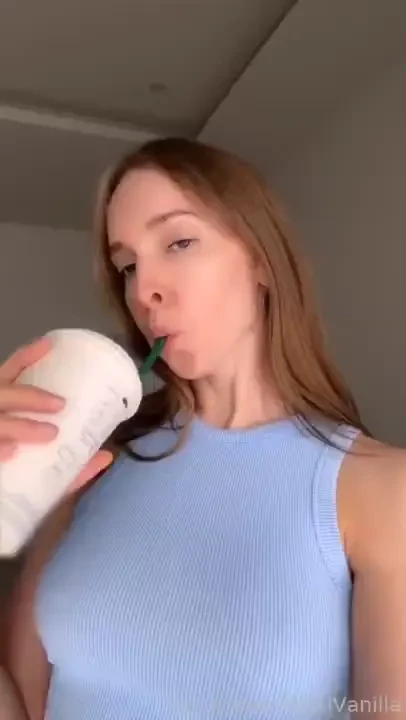 This is how i use straw fyp bigass bigtits faketits bigboobs tanktop 
