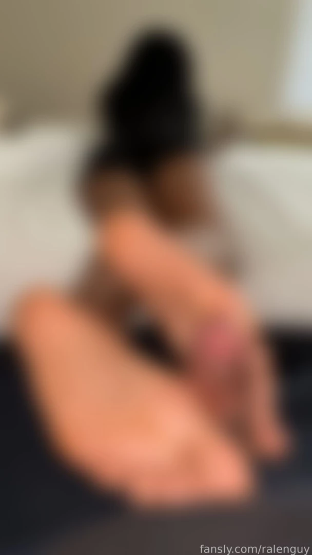 Runner girl takes off her stockings and gives her very first footjob 