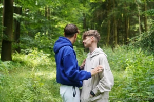 In diesem wald muss man sich einfach in die arme nehmen just have to