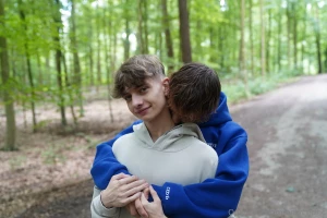 Freut euch schon ganz arg auf tolle sachen mit meinem boy hugging my